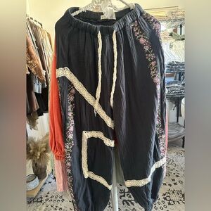 POL Floral Embroidered Black Pants small